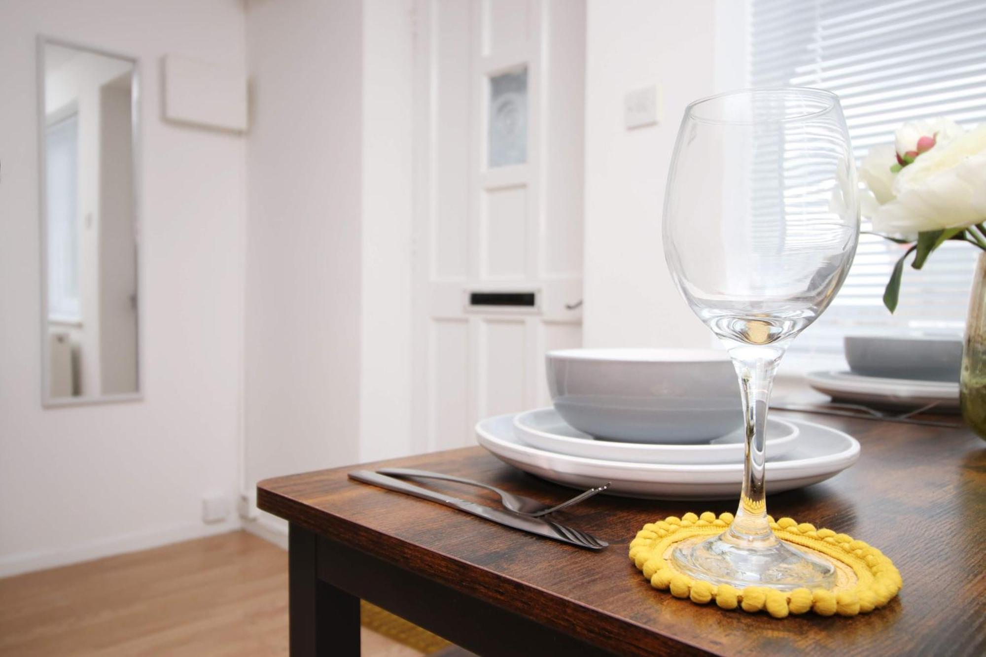2Bedroom Home- Free Parking, Wi-Fi & Patio- Available For Long Or Short Term Бристоль Екстер'єр фото